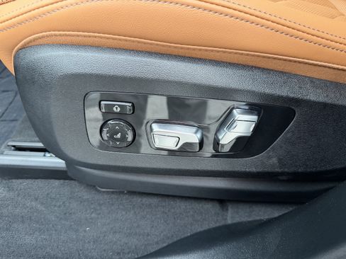 Used 2027 BMW X7 xDrive40i w/ M Sport Package AWD/4WD image 17