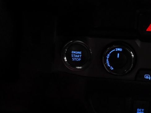 Used 2021 Toyota Tacoma TRD Sport AWD/4WD image 18