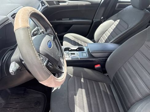 Used 2020 Ford Fusion SE FWD image 17