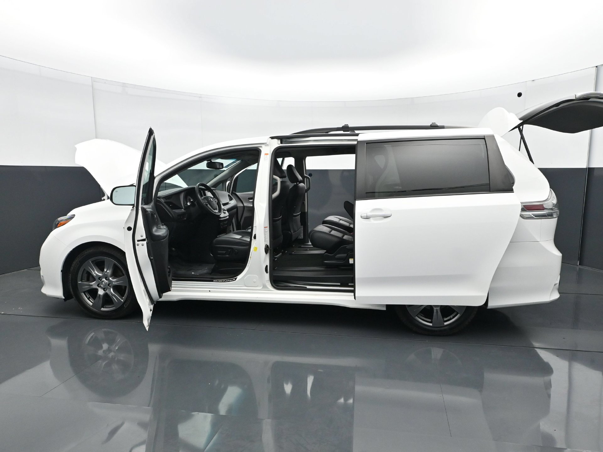 Used 2017 Toyota Sienna SE w/ SE Preferred Package FWD image 33
