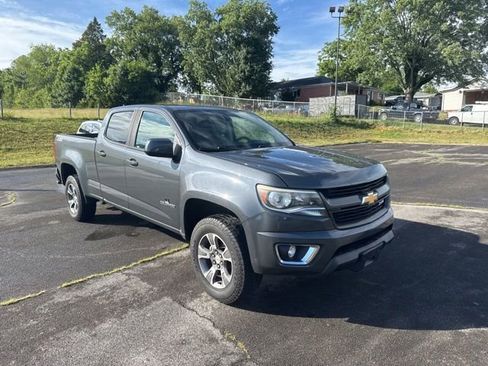 Used 2017 Chevrolet Colorado Z71 AWD/4WD image 2