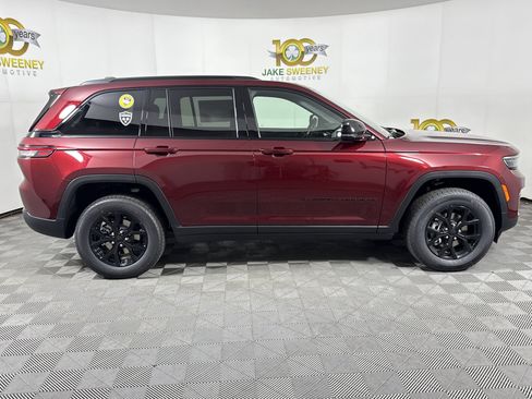 New 2025 Jeep Grand Cherokee Altitude w/ Trailer Tow Package image 11