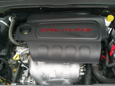 Used 2016 Jeep Renegade Limited w/ Safety & Security Group image 46