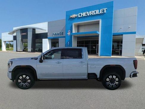 New 2026 GMC Sierra 2500 Denali w/ Denali Reserve Package image 8