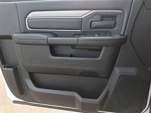 Used 2024 RAM 2500 Tradesman w/ Chrome Appearance Group image 12