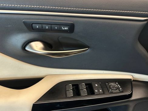 Certified 2025 Lexus ES 300h w/ Premium Package FWD image 11
