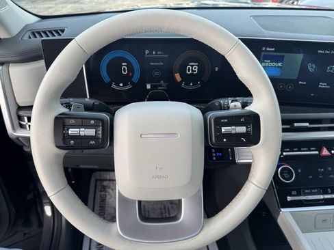 Used 2025 Hyundai Santa Fe SEL image 13
