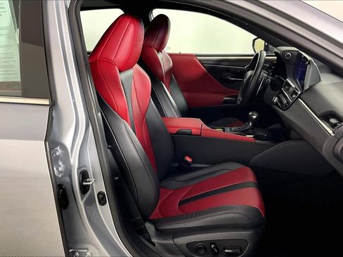 Used 2024 Lexus ES 300h F Sport image 8