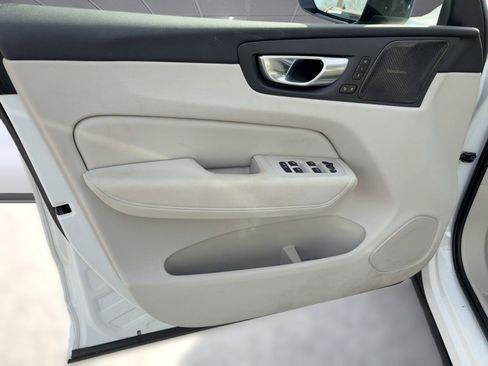 Certified 2023 Volvo XC60 B5 Ultimate w/ Protection Package Premier image 21