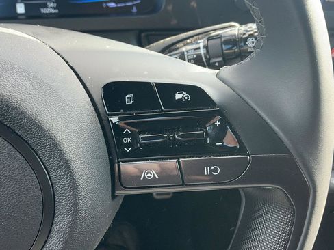 Certified 2025 Hyundai Elantra Sport image 17