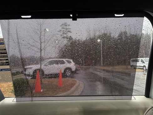 Used 2025 Toyota Sienna Limited image 17