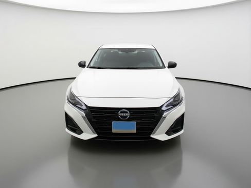 Used 2025 Nissan Altima 2.5 SV image 2