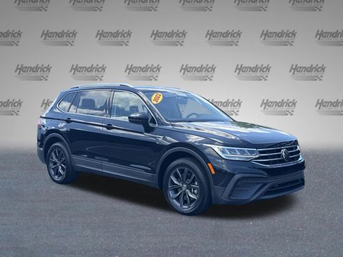 Used 2022 Volkswagen Tiguan SE w/ Panoramic Sunroof Package AWD/4WD image 2