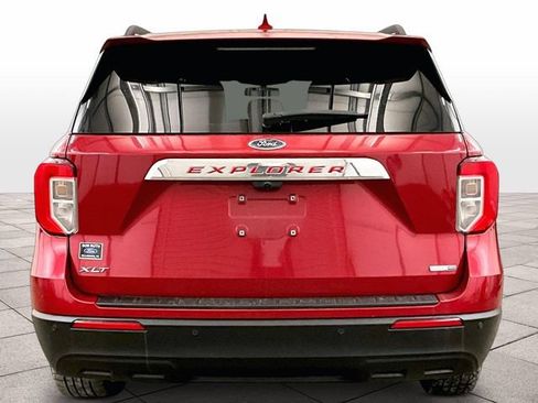 Used 2020 Ford Explorer XLT w/ Comfort Package AWD/4WD image 4