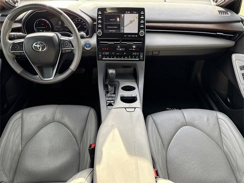 Used 2019 Toyota Avalon Limited image 12
