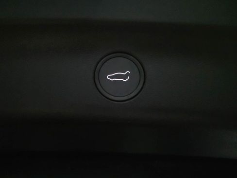 Used 2020 Tesla Model Y Long Range image 35