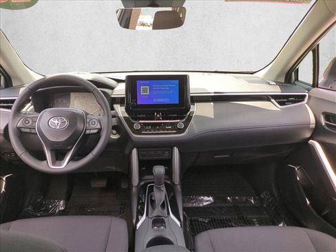 Certified 2025 Toyota Corolla Cross LE FWD image 17