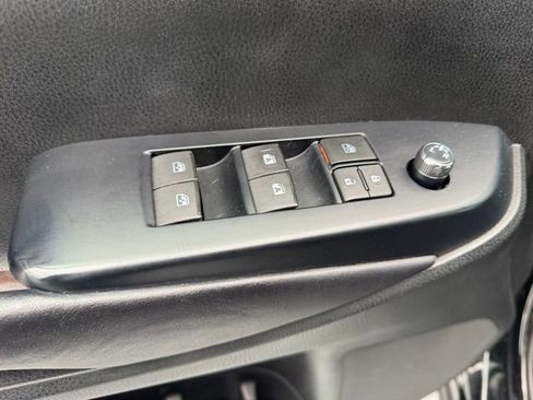 Used 2017 Toyota Highlander XLE image 19