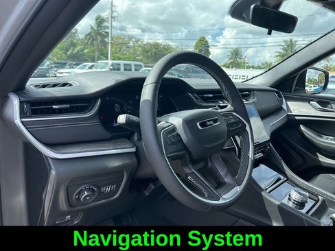 Certified 2025 Jeep Grand Cherokee Limited w/ Black Appearance Package image 12