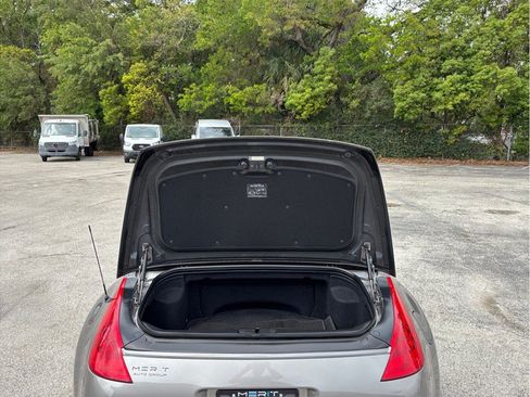 Used 2009 Nissan 350Z Touring RWD image 32