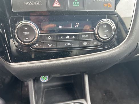 Used 2015 Mitsubishi Outlander GT AWD/4WD image 27