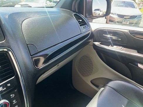 Used 2017 Dodge Grand Caravan SXT FWD image 24