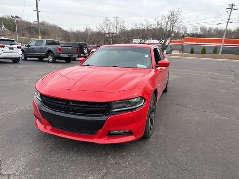 Used 2018 Dodge Charger R/T w/ Plus Group image 2