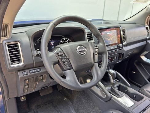 Used 2023 Nissan Frontier SV w/ SV Premium Package RWD image 13