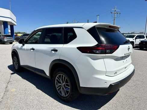 Used 2024 Nissan Rogue S FWD image 3