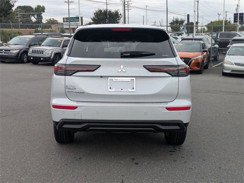 New 2025 Mitsubishi Outlander ES image 5