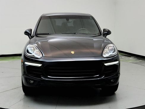 Used 2017 Porsche Cayenne Platinum Edition image 2