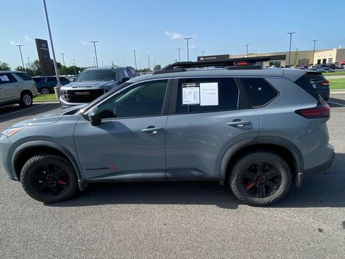 Used 2025 Nissan Rogue SV AWD/4WD image 7