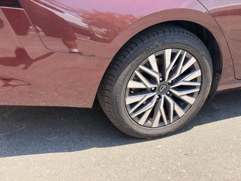 Used 2024 Nissan Altima 2.5 SV FWD image 3