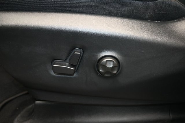 Used 2025 Chrysler Pacifica Select FWD image 7