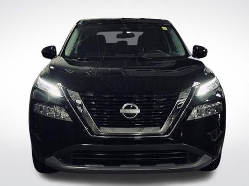 Used 2022 Nissan Rogue SV image 2