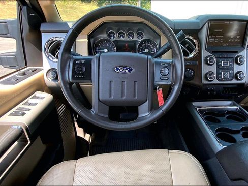 Used 2015 Ford F250 Lariat w/ Lariat Interior Package AWD/4WD image 5