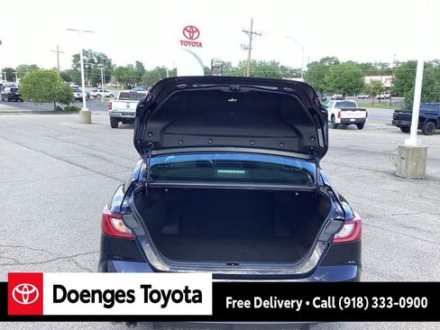 Used 2025 Toyota Camry SE image 11