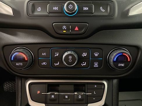 Certified 2024 GMC Terrain SLE w/ Driver Convenience Package FWD image 18