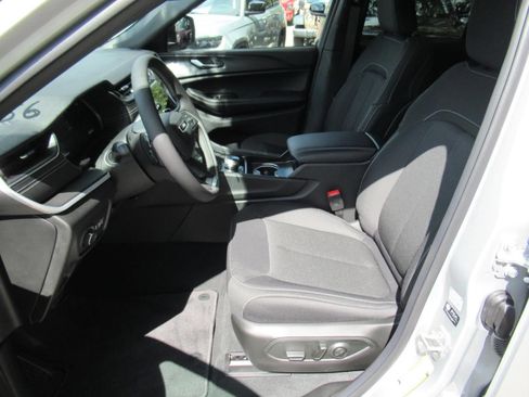 New 2026 Jeep Grand Cherokee Laredo w/ MOPAR Finishing Package RWD image 15