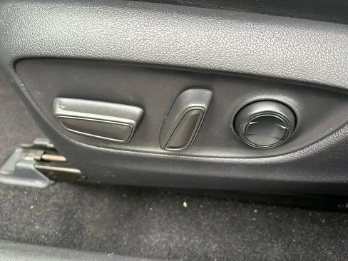 Used 2020 Toyota RAV4 Limited image 11