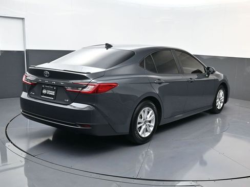 Used 2025 Toyota Camry LE image 3