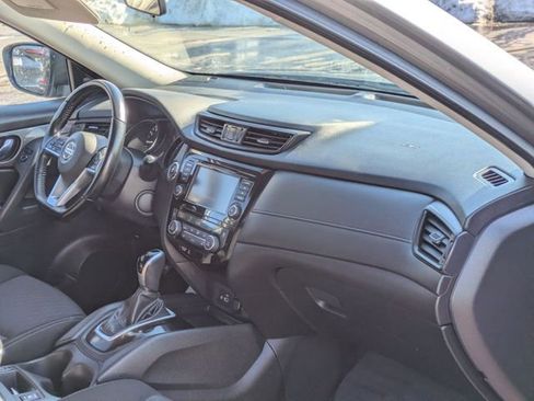 Used 2020 Nissan Rogue SV image 35