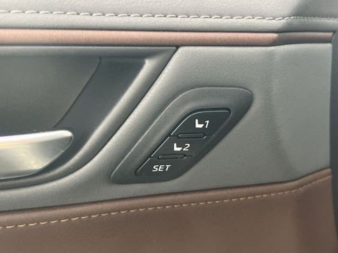 Used 2022 Toyota Venza XLE AWD/4WD image 32