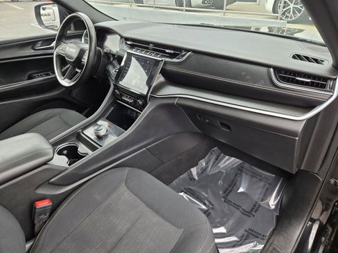 Used 2024 Jeep Grand Cherokee L Laredo RWD image 33