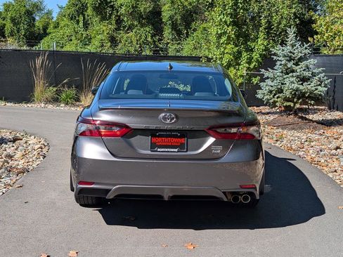 Used 2023 Toyota Camry SE image 4