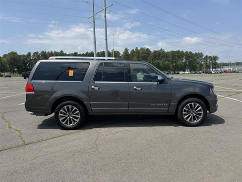 Used 2017 Lincoln Navigator L Select AWD/4WD image 6