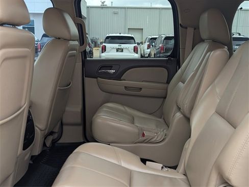 Used 2011 Chevrolet Suburban LT w/ Luxury Package image 22