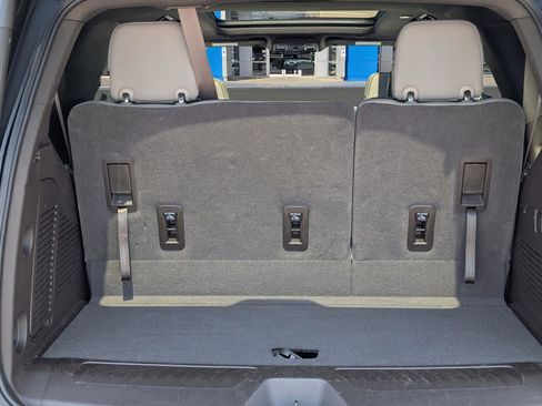 Used 2023 GMC Yukon SLT RWD image 10