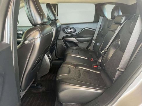 Used 2019 Jeep Cherokee Limited image 17