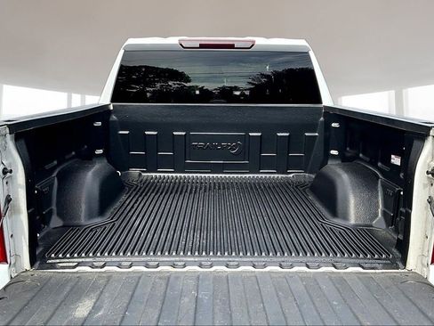 Used 2025 Chevrolet Silverado 1500 LT AWD/4WD image 7